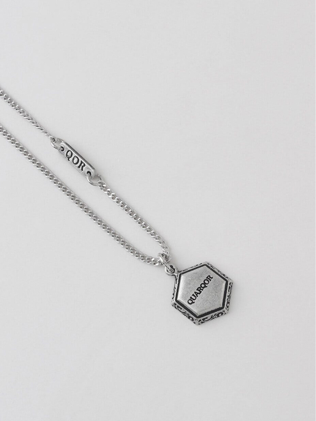 [QUARQOR] Hexagon Letter Logo Necklace AR70