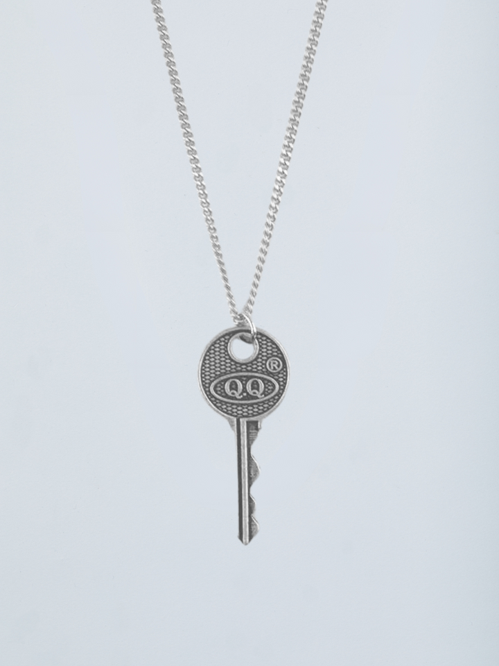 【QUARQOR】 Trendy Vintage Key Necklace  AR67