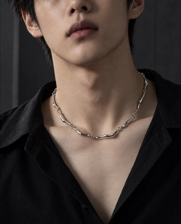 AR183 neckline close
