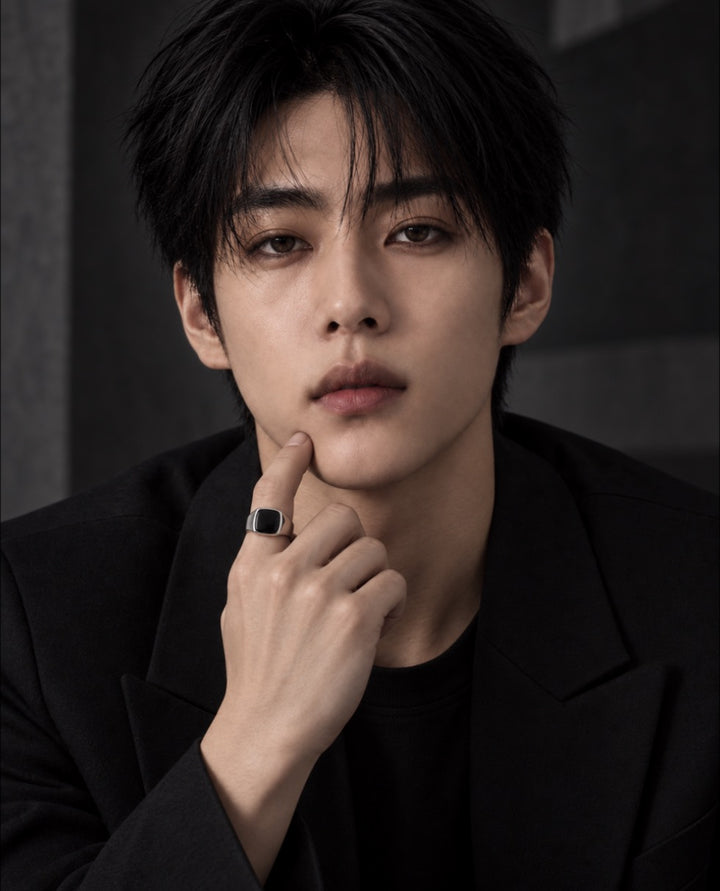 Signet ring AR201 black worn by model