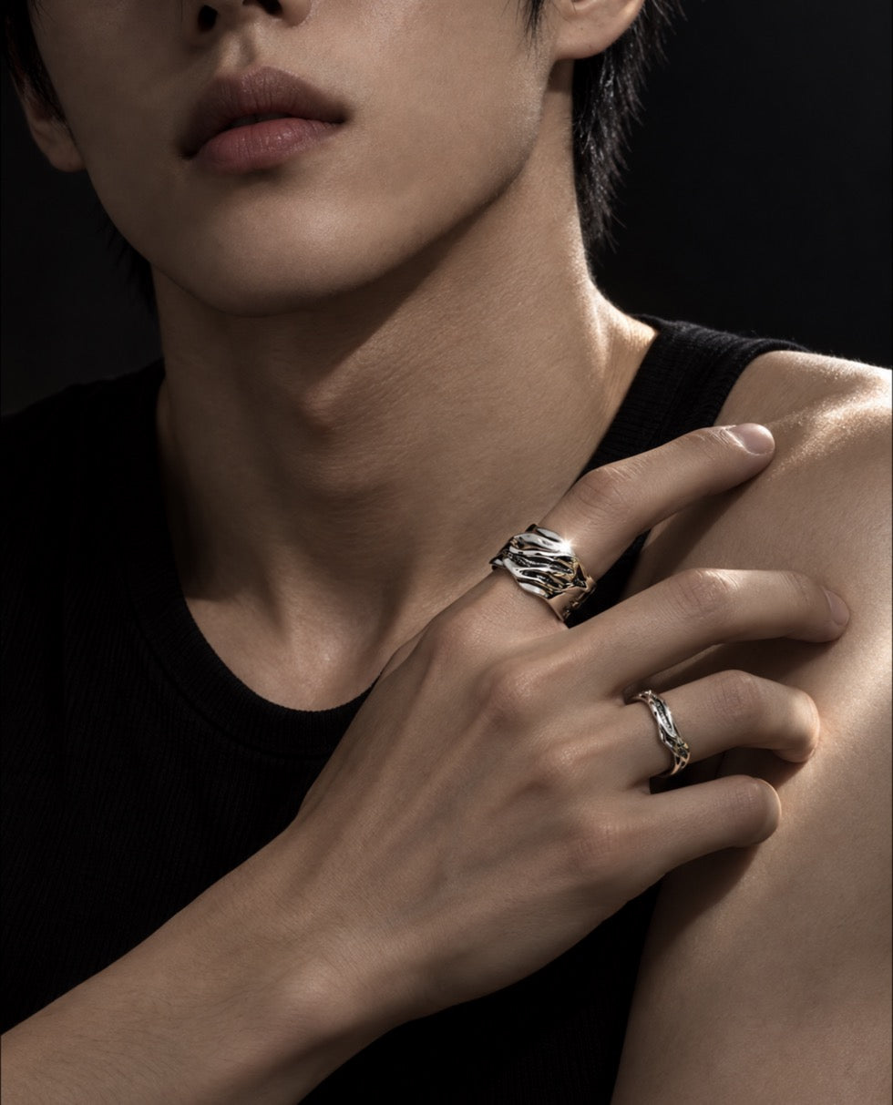 Silver ring set AR198 with black tank top