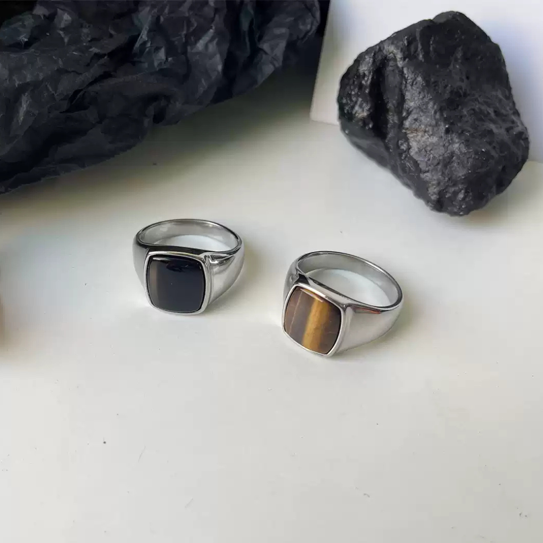 Signet ring AR201 black and brown